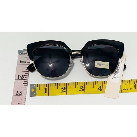 BCBGeneration Chunky Retro Cat Eye Sunglasses Gray Lenses‎ Black Frame Gold Rim - Picture 5 of 9